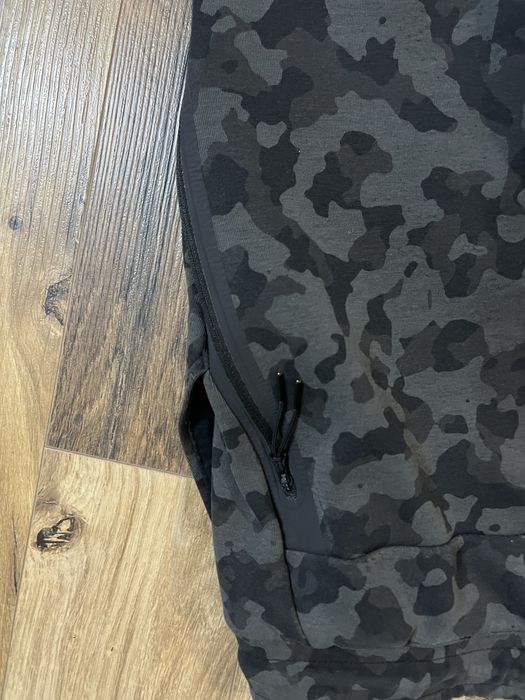 Nike Tech Fleece Camo size S/XS
