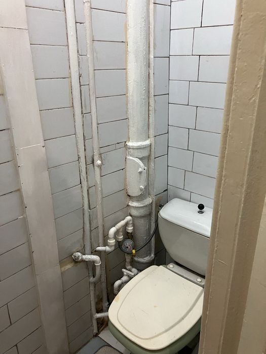 Продается 2-х комнатная переделанная в 3-х квартира, высоко потолочная