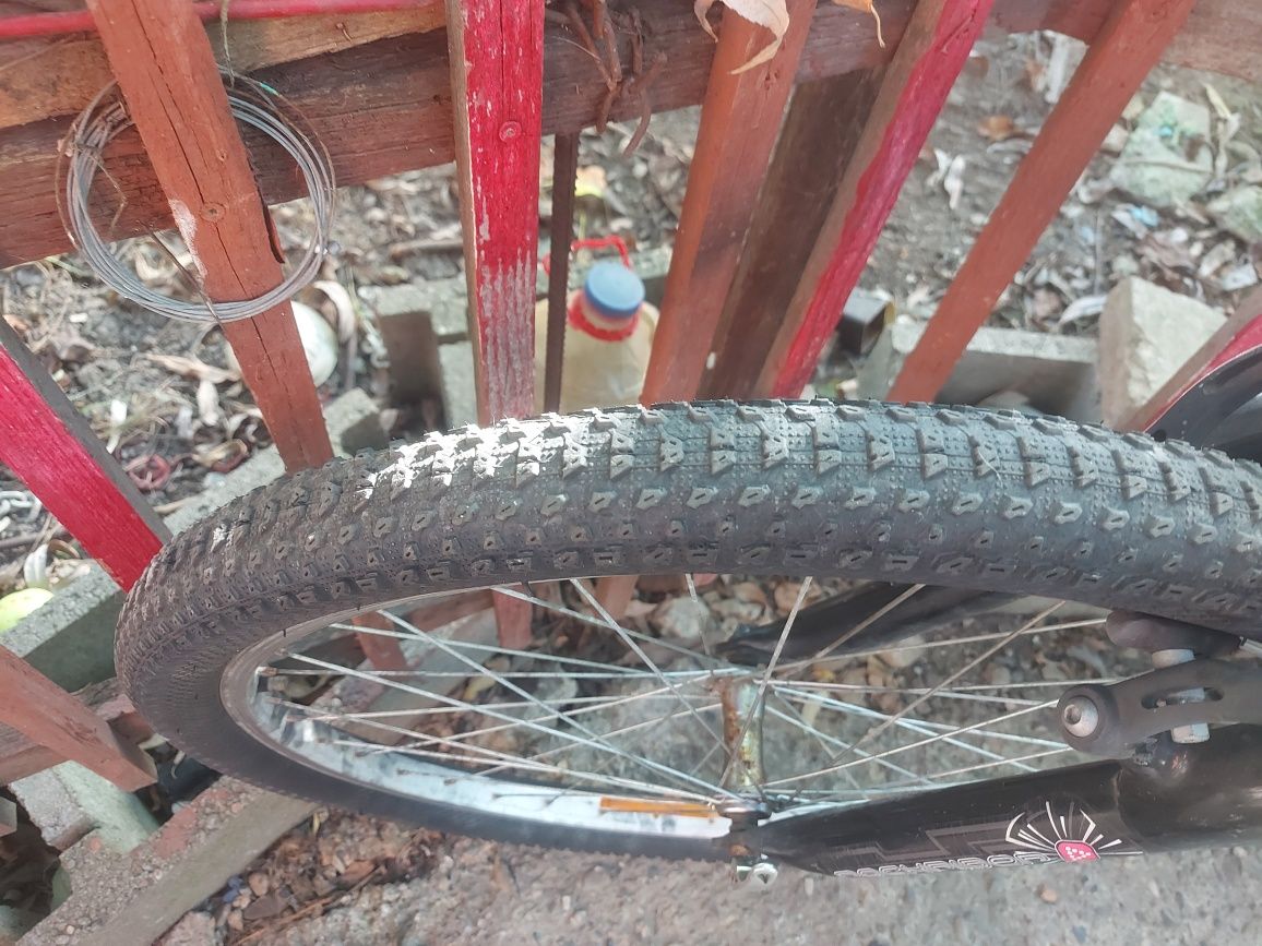 Bicicleta adulți decatlon aluminiu ,26". 500 lei