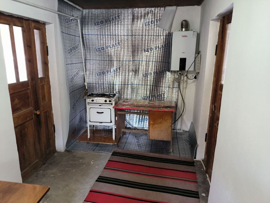 Зангиота ижарага 1 хонали ҳовли - жой 200  у. е. Срочно.