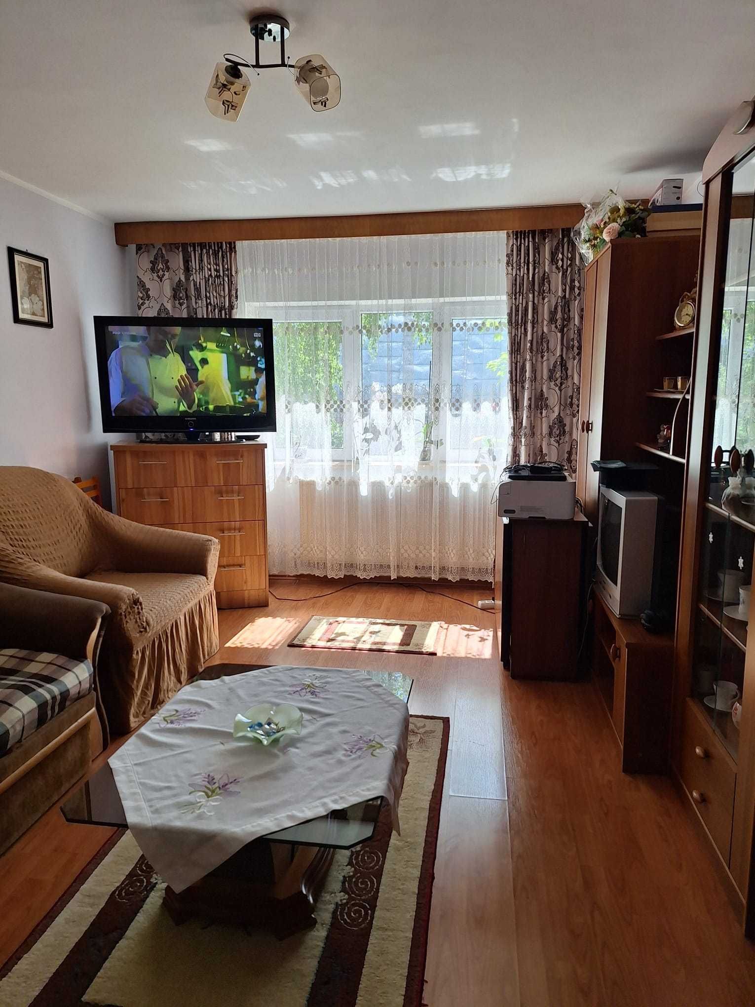 apartament 2 camere decomandat obcini  langa scoala gen nr 9 Suceava