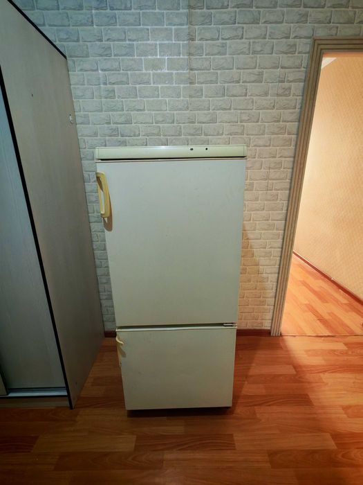 Б/у компактный холодильник