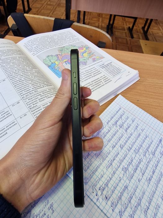 Айфон 15 почти новый