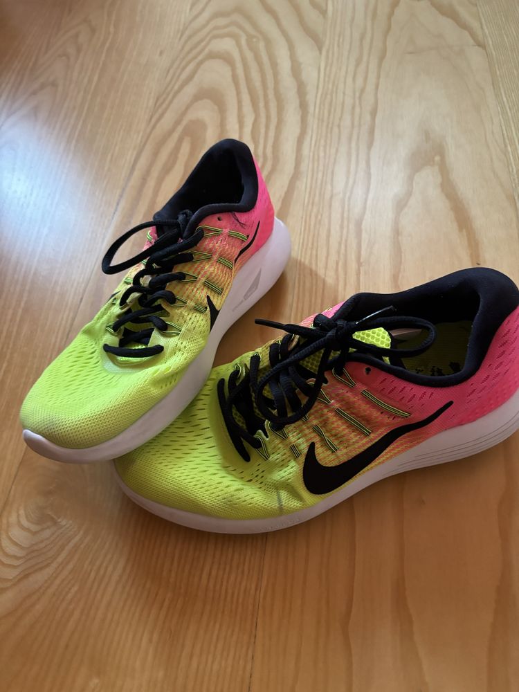 Nike маратонки многоцветни