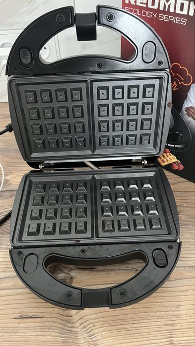 Вафельница.