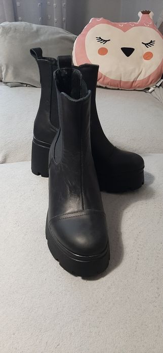 Ghete noi ,marimea 36