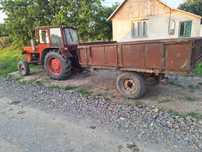 Vand tractor mic cu utilaje agricole