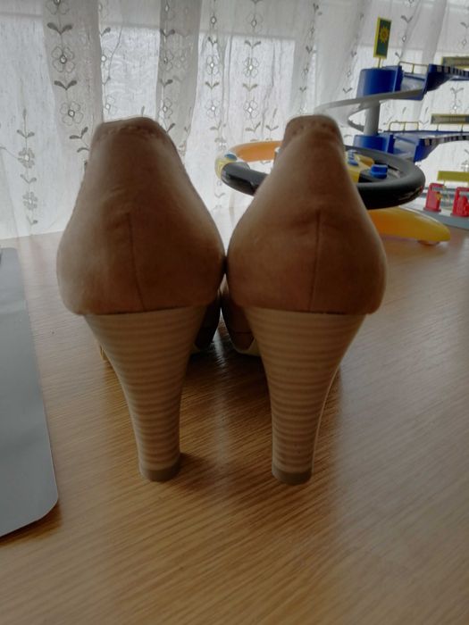 Дамски обувки с висок ток отворени