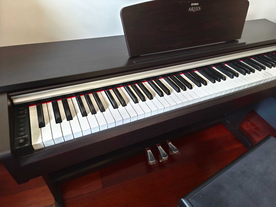 Pian digital Yamaha YDP-135 ARIUS