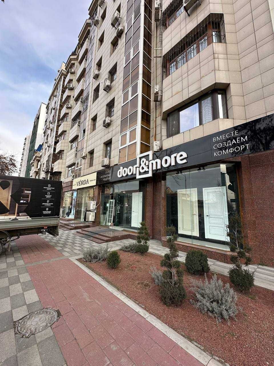 Коммерческое помещение на ул. Нукусская. Продажа или аренда. 410 м2