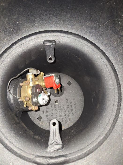 Продавам газова бутилка 48л. 2024 година