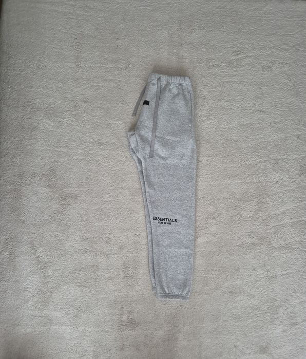 Essentials сив екип