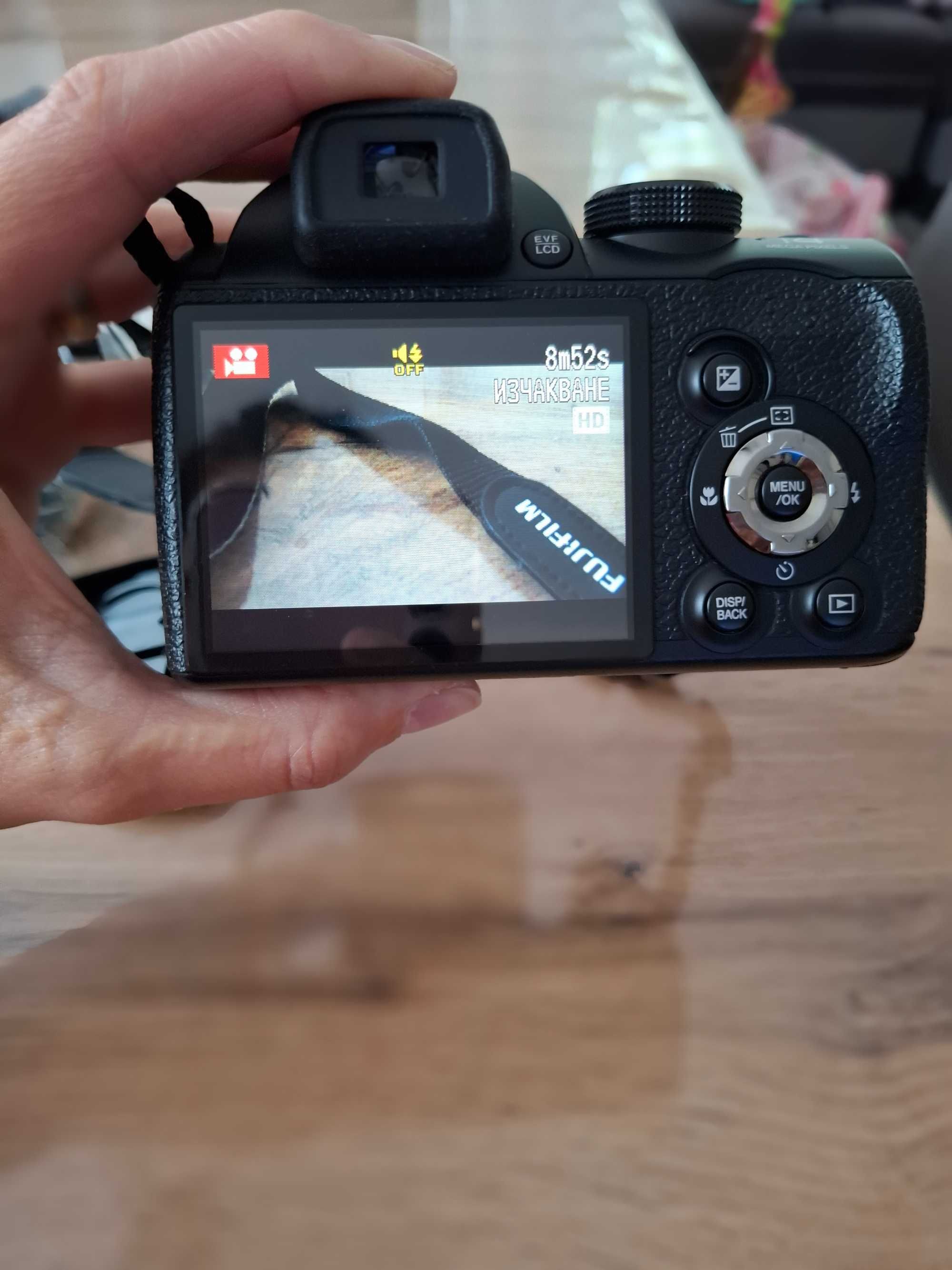 FUJIFILM фотоапарат с подарък чанта.Без забележки.
