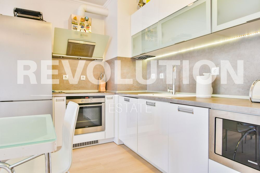 Дава се под наем Тристаен апартамент в София, Зона Б-5 - 90 кв.м за 997.05 € - Снимка #2