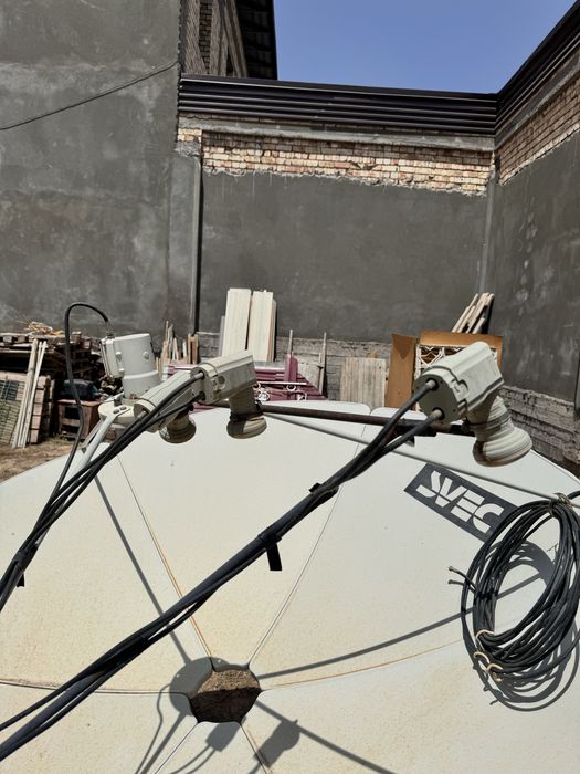 Продается Параболическая антенна вместе со стойкой