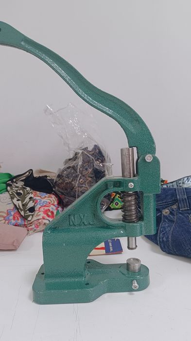 Продам зажим для кнопок в отличном состоянии за 20000