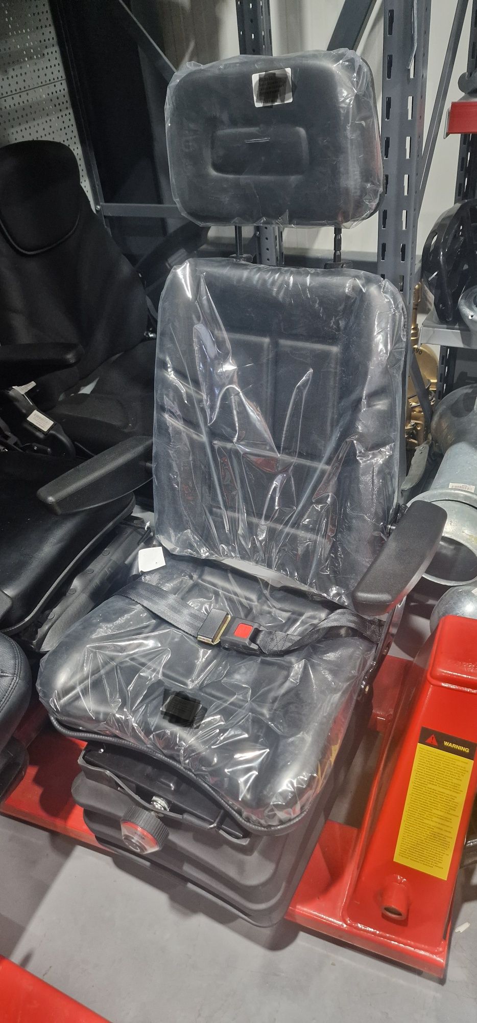 Scaun cu suspensie mecanica cu coliere centura siguranta pret 1400 lei