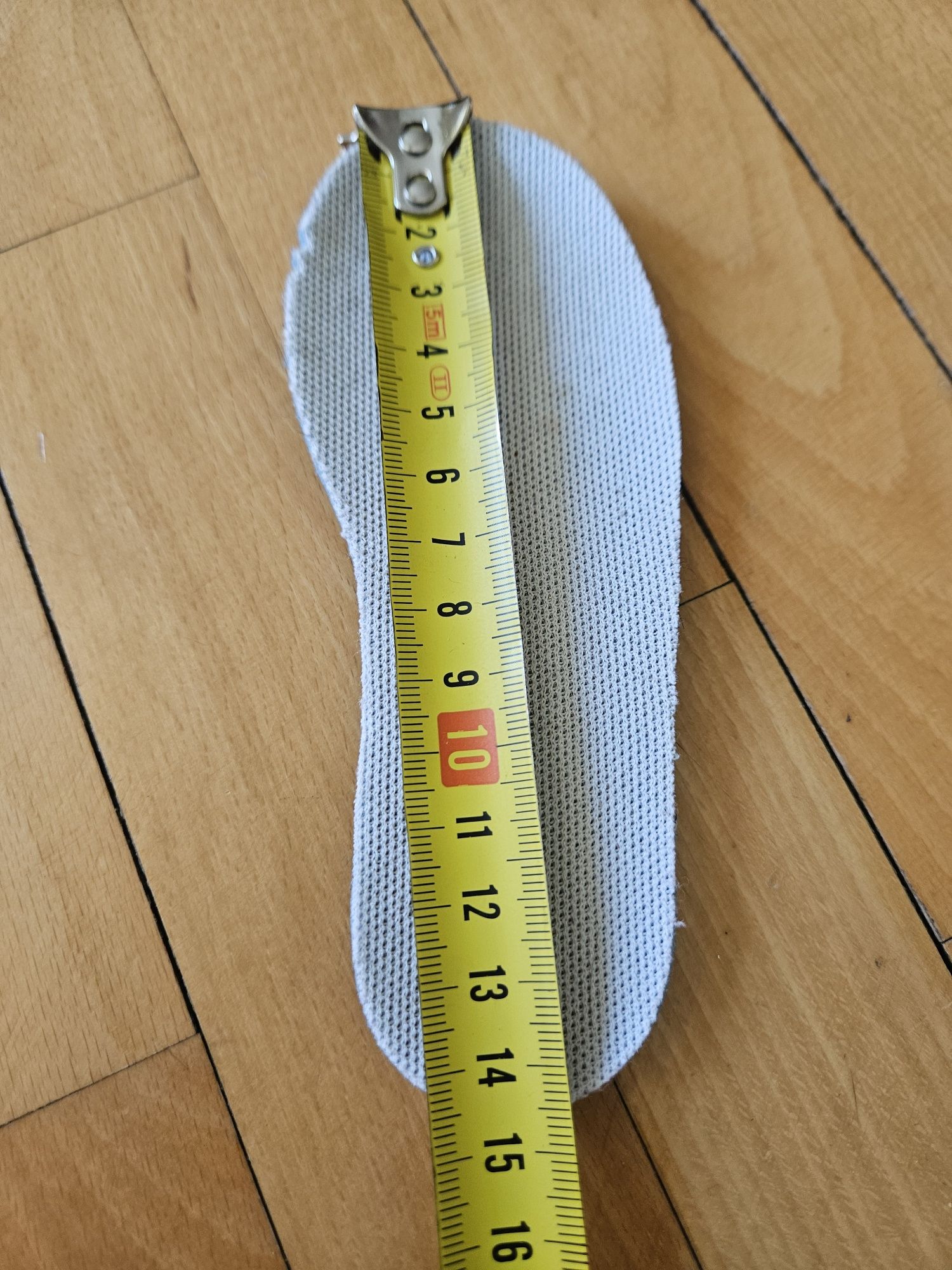 Маратонки Adidas, номер 23