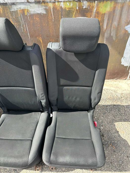Седалки за Тойота Корола Версо.