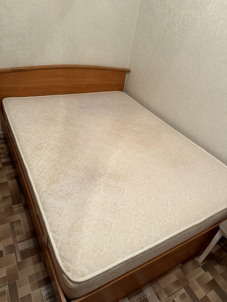 Продам двуспальную кровать
