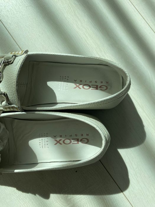 Обувки Geox-кожени като  нови 38 номер