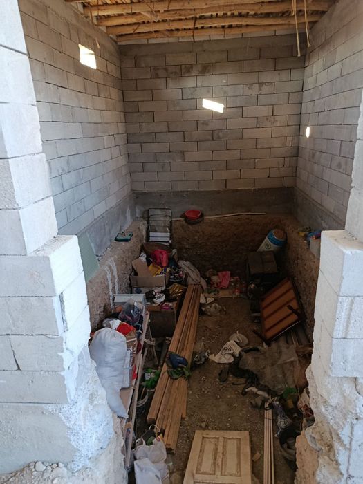 2 sotikli chala bitgan xovli uy sotiladi