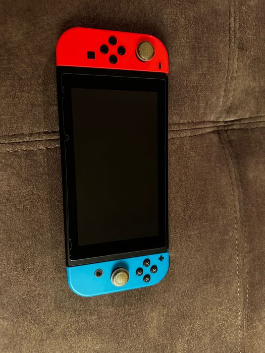 Nintendo Switch + пълен сет аксесоари и игри