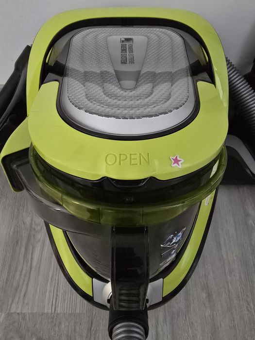 Vând aspirator robot Xiaomi