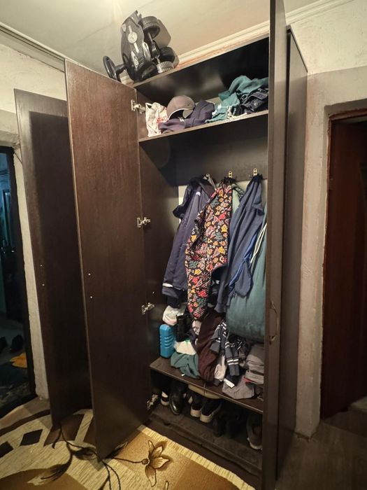 Нормально шкаф  .