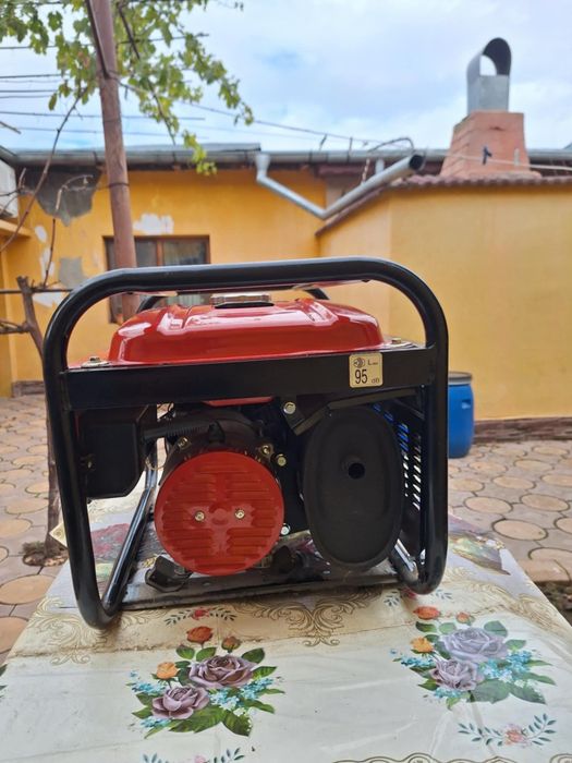 Generator pe benzină