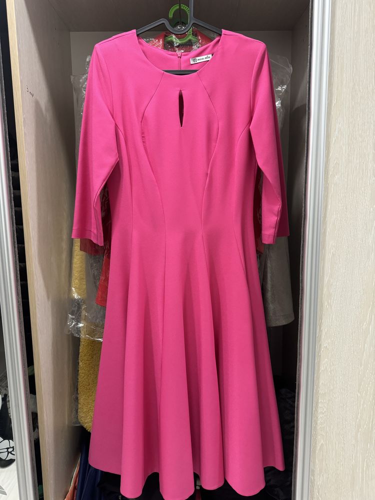 Женское платье розового цвета,в отличном состоянии