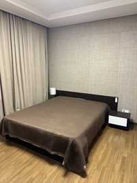Кровать для спальни полный комплект с тумбочками и матрасом