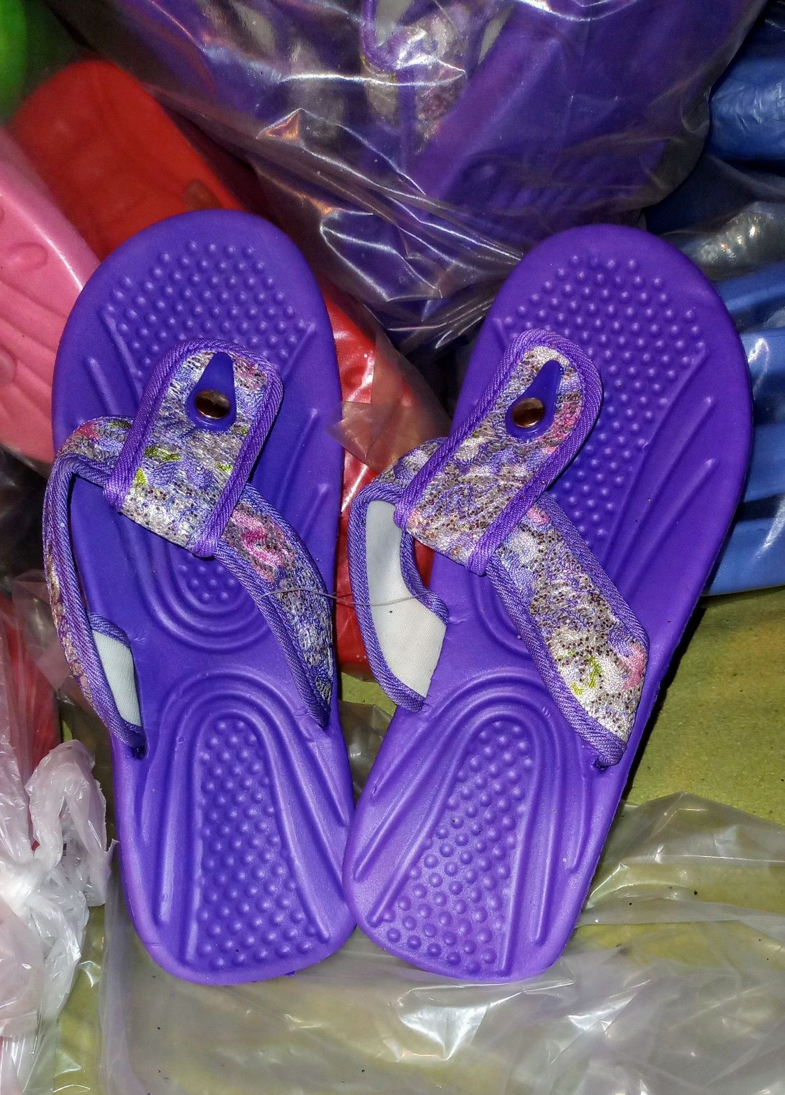 2 perechi papuci de vara / șlapi, flip-flops, noi, nepurtati, mov