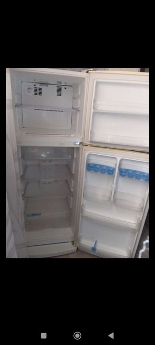 Холодильник lg,белого цвета двухкамерный, корейская сборка ,белого цве