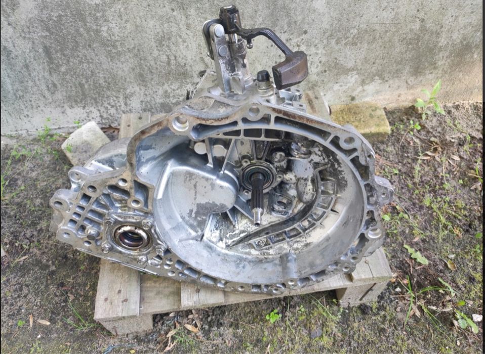 Продавам ръчна скоростна кутия за Chevrolet Cruze код B MC372