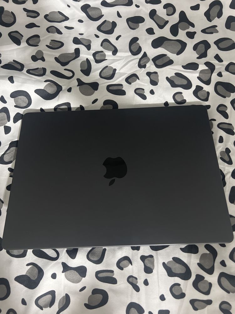 Mack book 14 pro
