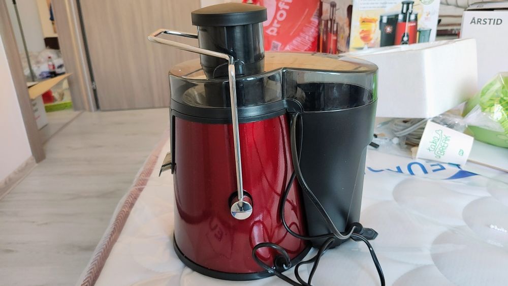 Vând storcător fructe