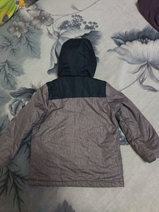Куртка на мальчика на 5-6 лет рост 116 см