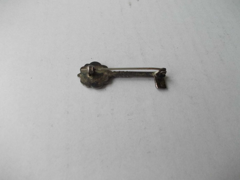 Brosa veche din argint cheie