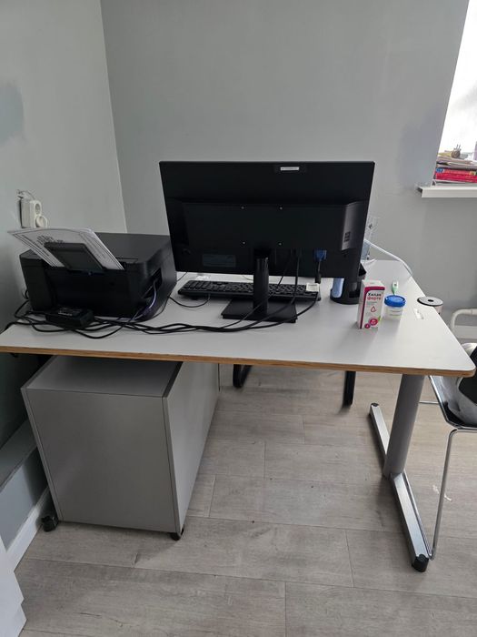 Продам современные  столы для офиса