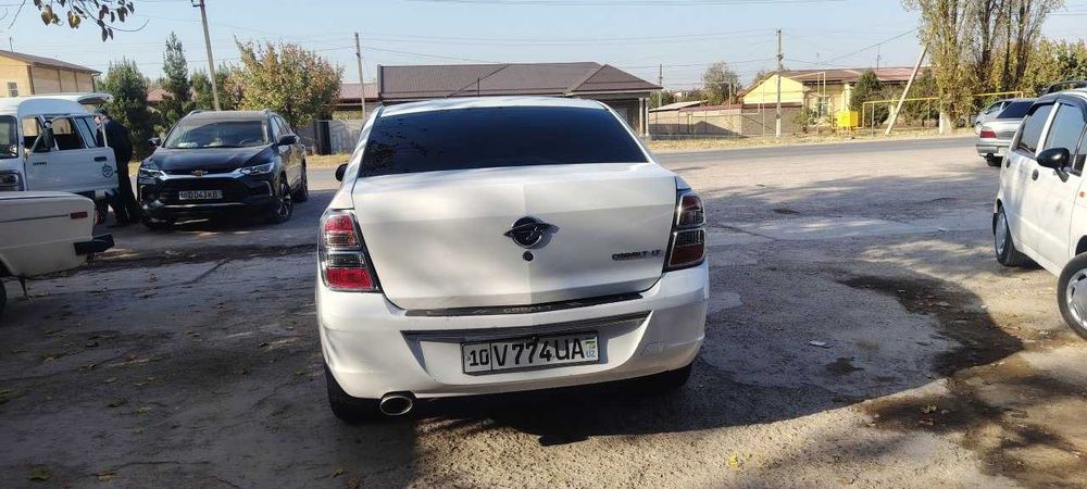 Автомобил сотилади