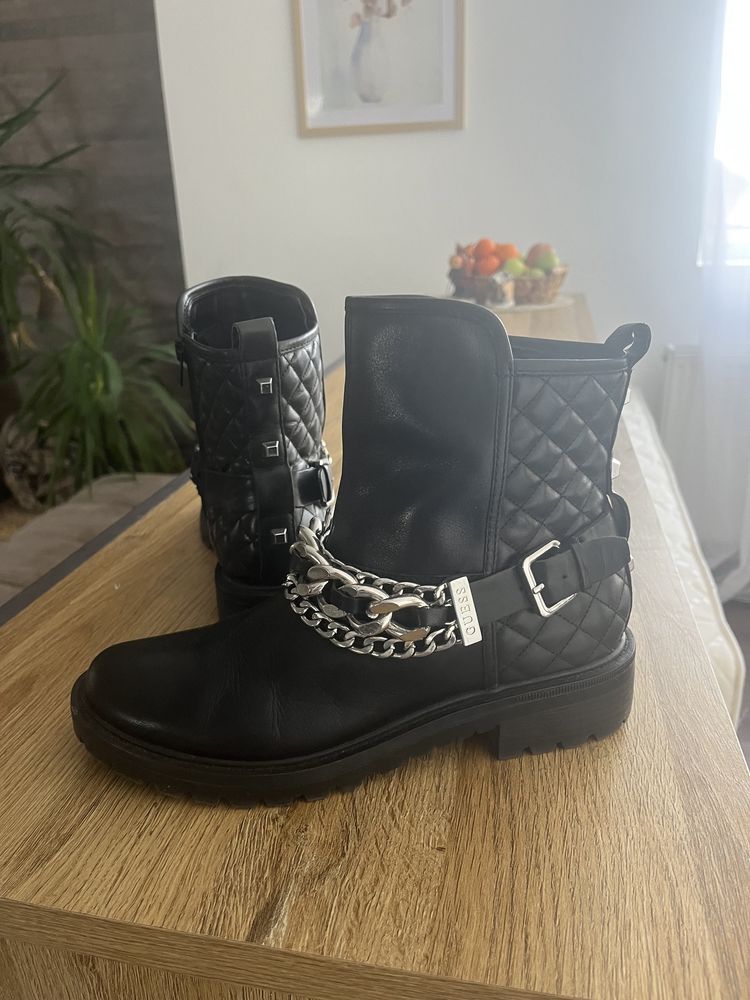 Guess 39 боти като нови