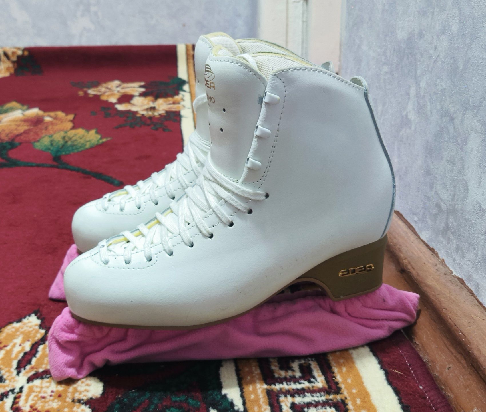 Фигурные коньки 
Razmer 270С