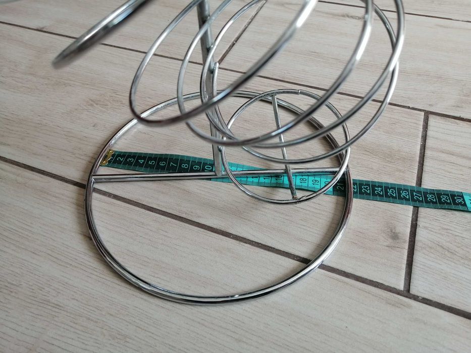 Suport cromat pentru fructe. Forma spiralata