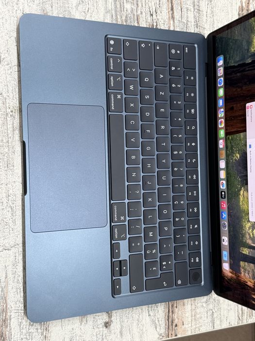 Macbook Air m4 Pret 3650 lei