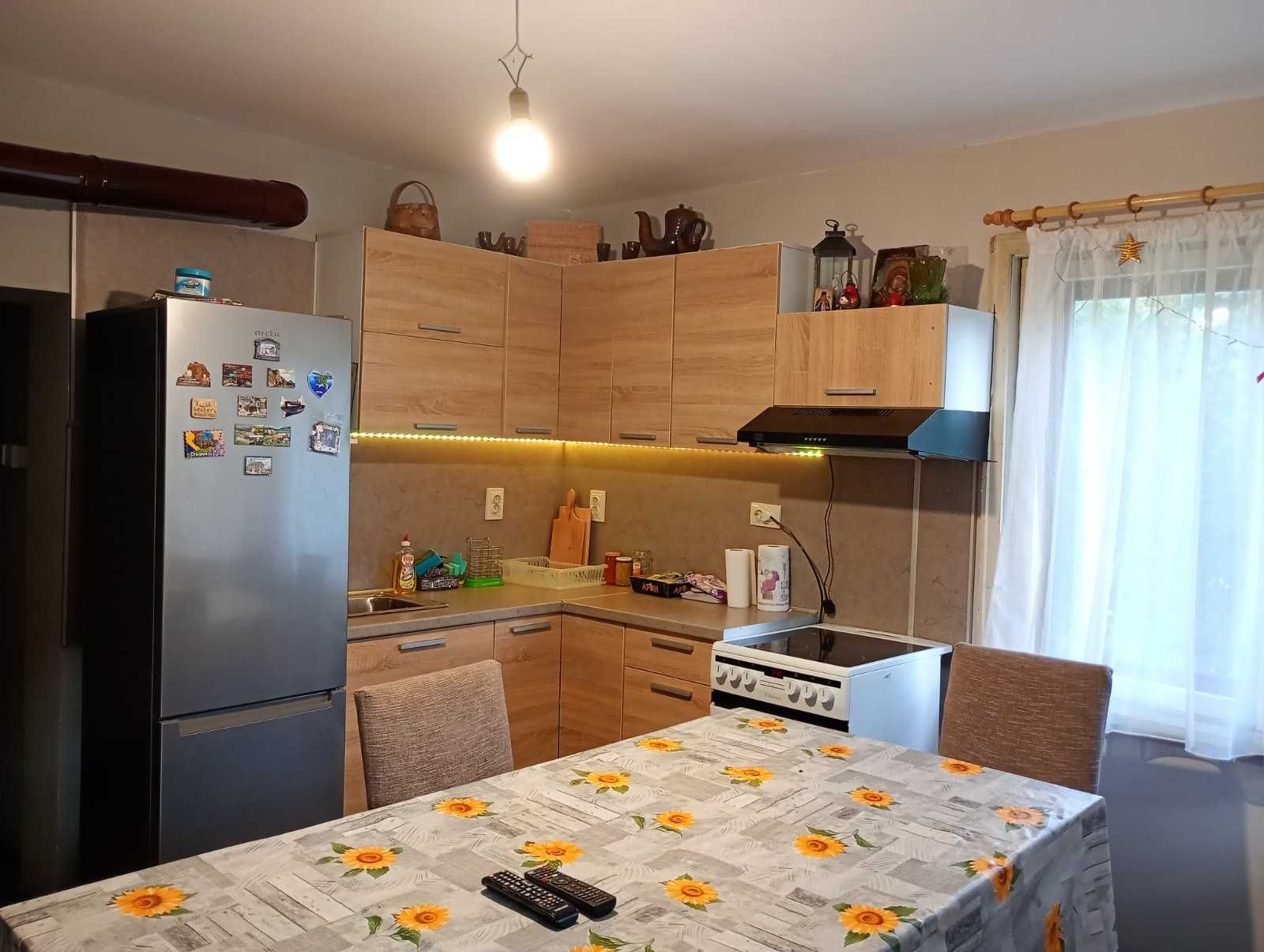 Продавам уютна селска къща в планината