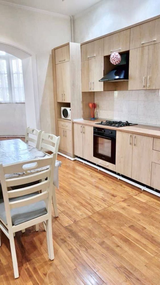 Сдается в аренду 3 ком. квартира 130 м.кв метро Ойбек