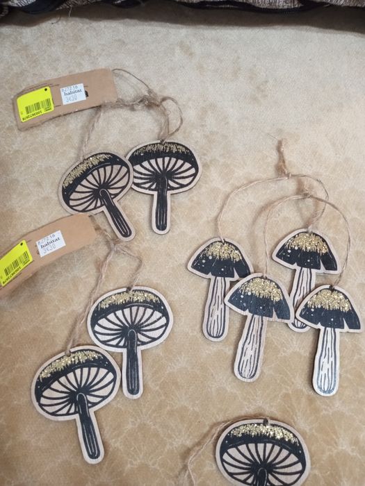 Ciorapi dama, pene deco, felicitări, ornamente