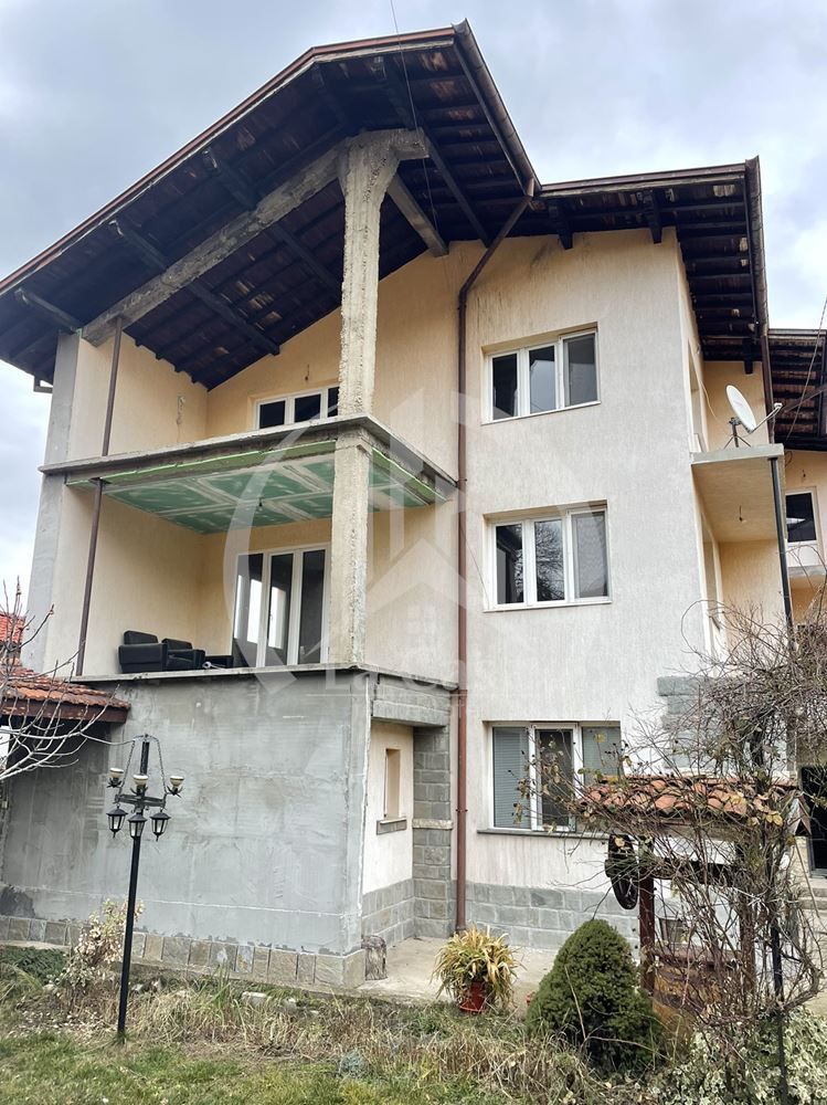 Продава се Къща в с. Лозен, Област София-град - 482 кв.м за 1038 €/кв.м - Снимка #1