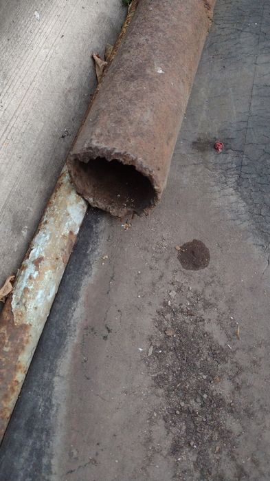 Труба металлическая,уголки ёмкость для замеса